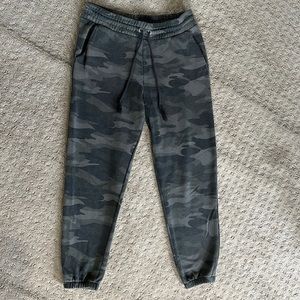 Wild Fable Womens Camo Sweatpants.
